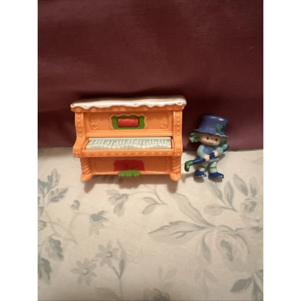 vintage 1981 Kenner Strawberryland Deluxe Mini set Blueberry Muffin And Piano